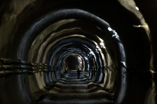 Uvnit jednoho zbudovanch tunel