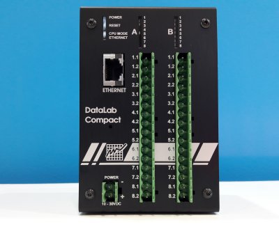Jednotka DataLab Compact se dvma I/O moduly a pipojenm pes Ethernet