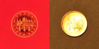 The coin illuminated by the DataLight DF15 illuminator with red light and an attempt to illuminate this coin with a common flat illuminator