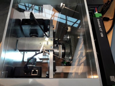 Obr. 11: Kamerová hlava s rotujícími osvětlovači a kamerami DataCam
