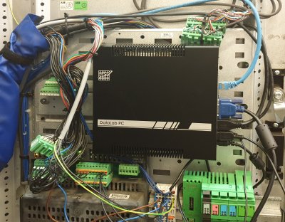 Pasivně chlazený počítač s SSD paměťovým úložištěm a operačním systémem Windows 10 IoT Enteprise LTSC